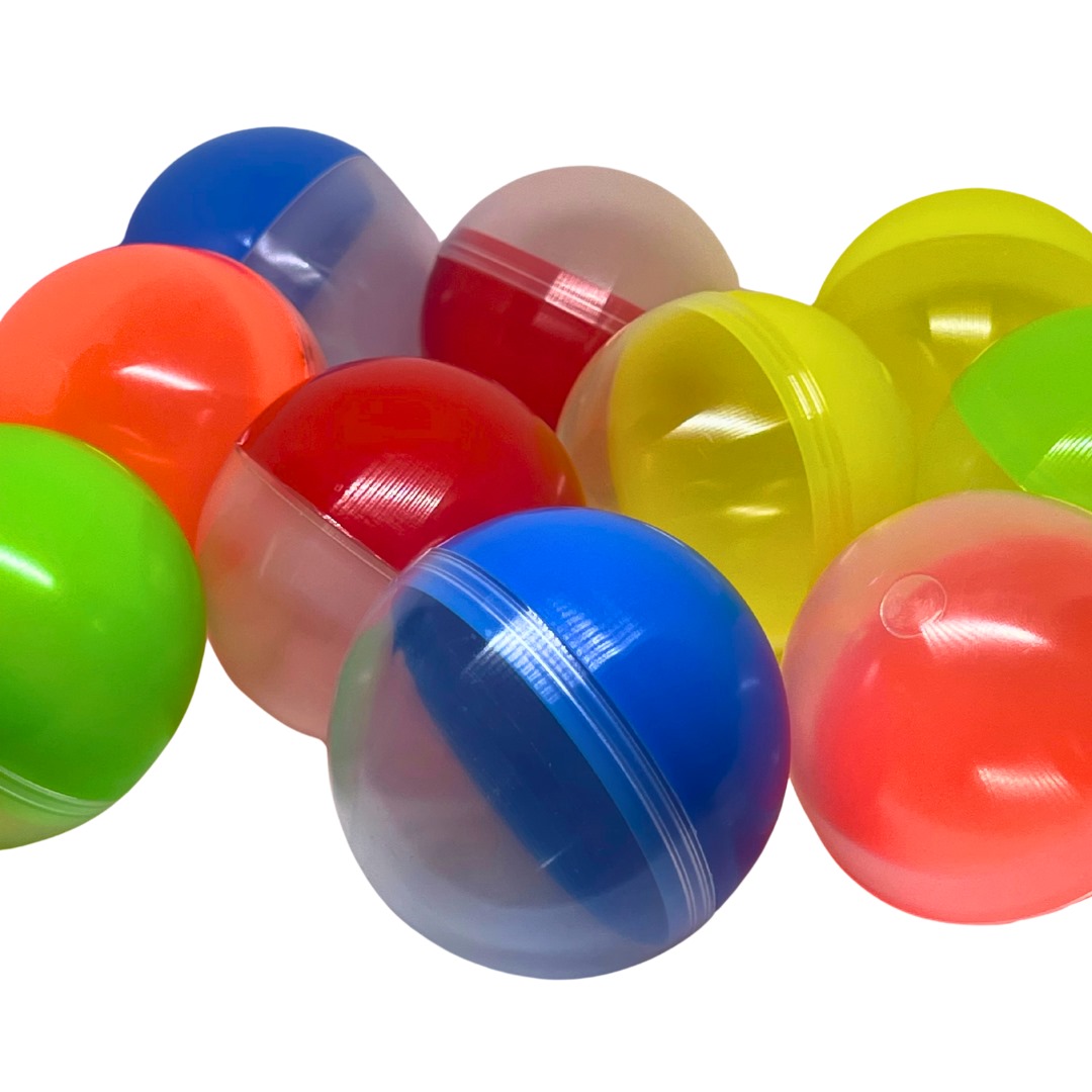 Cápsulas plásticas de 3 pulgadas, mitad transparente y mitad de color, caja con 2000 pz
